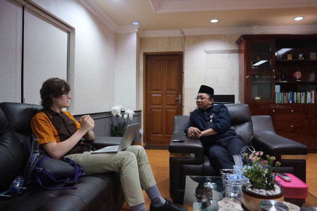 taufikmadjid71's tweet photo. Mr Logan, Peneliti dari Oxford, diskusi peran pentingya UU Desa ini dlm konteks paradigma baru pembangunan di Desa. https://t.co/TmVtcjHwKW