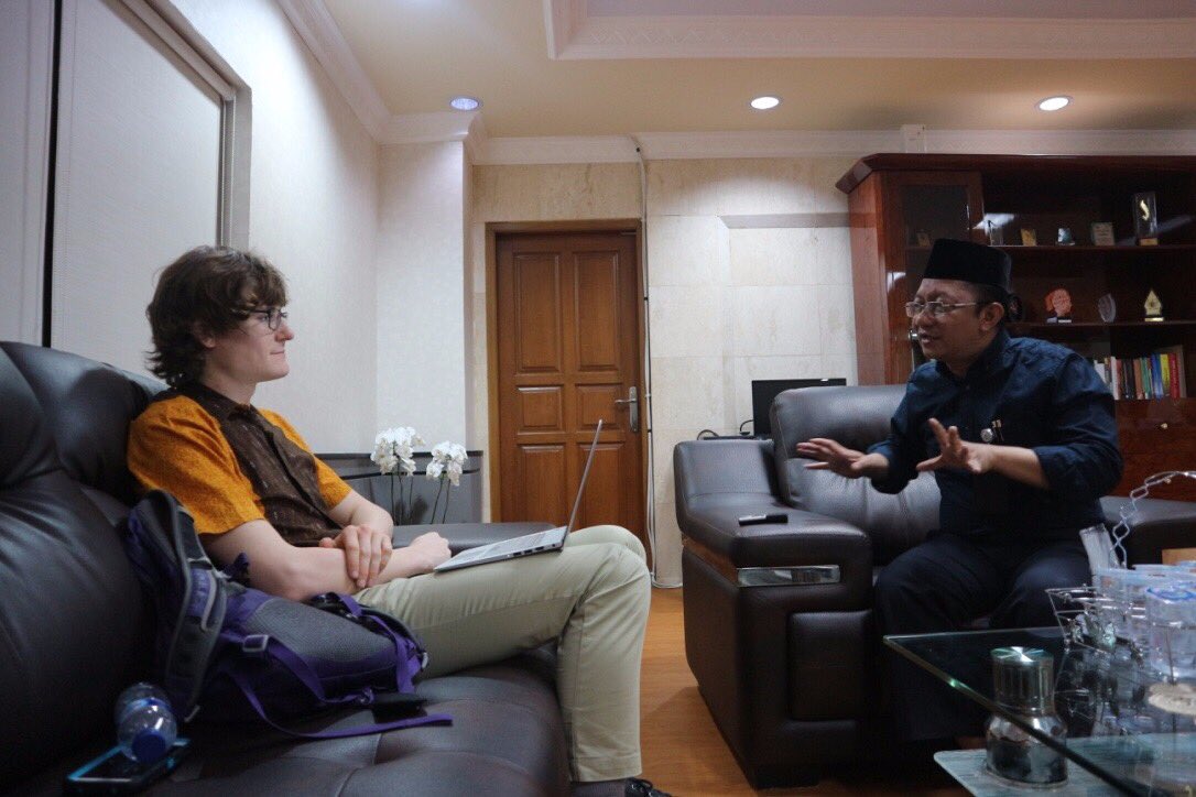taufikmadjid71's tweet photo. Mr Logan, Peneliti dari Oxford, diskusi peran pentingya UU Desa ini dlm konteks paradigma baru pembangunan di Desa. https://t.co/TmVtcjHwKW