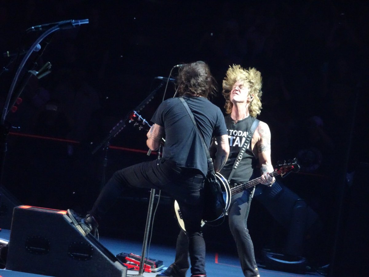 That one time Dave Grohl jammed out with <a href="/gunsnroses/">Guns N' Roses</a> in Tulsa!! <a href="/DuffMcKagan/">Duff McKagan</a> <a href="/foofighters/">Foo Fighters</a>