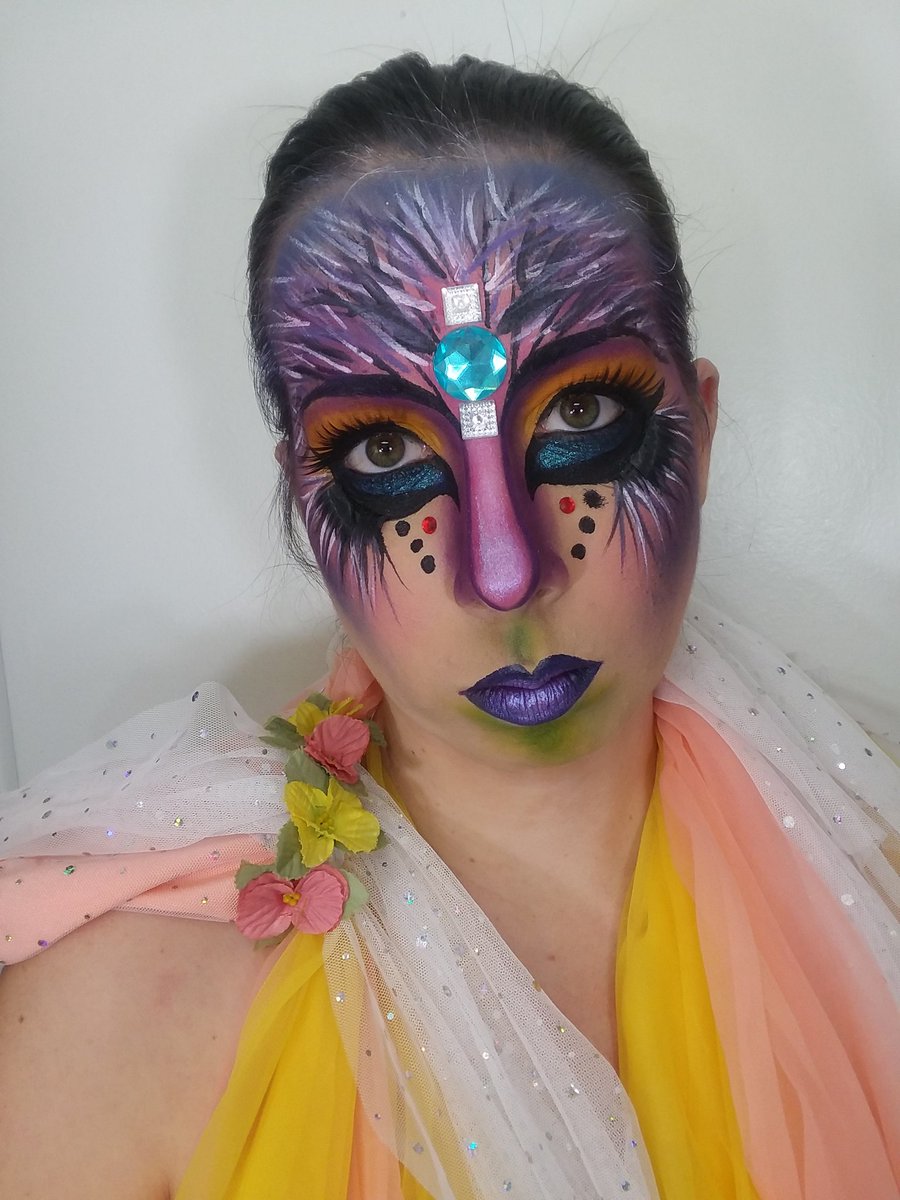 CloudGalMakeup's tweet photo. Tonight's Final Streamed Look! #BirdsOfAFeather #birdlife #draginspired https://t.co/6udf2qSBJl