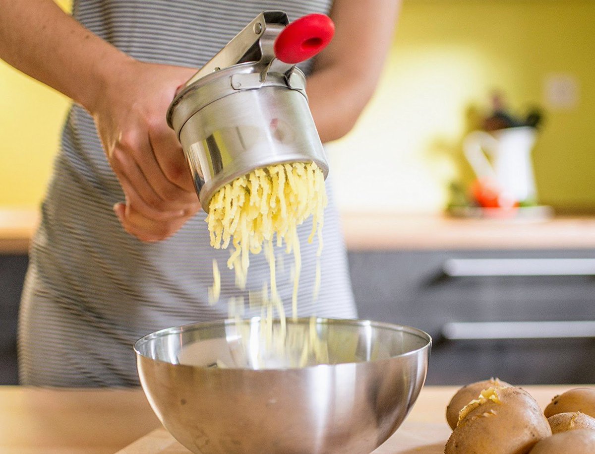 UberChefHQ's tweet photo. Winter is the season to bring out the mashed potato recipes. Maximize your potato's potential with the UberChef Potato Ricer Set. 
#ricer #potato #potatoricer #mashedpotatoes
Available Here: https://t.co/AEQkpctdwL https://t.co/xQw7JuazTZ