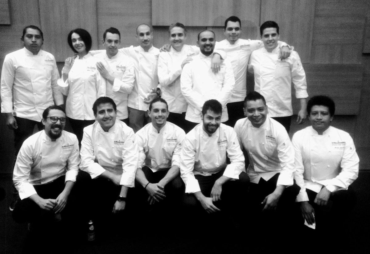 ¡Esta noche conoceremos al semifinalista de América Central y El Caribe de <a href="/spellegrino_mx/">San Pellegrino Mx</a> Young Chef! Jueces y concursantes están listos.