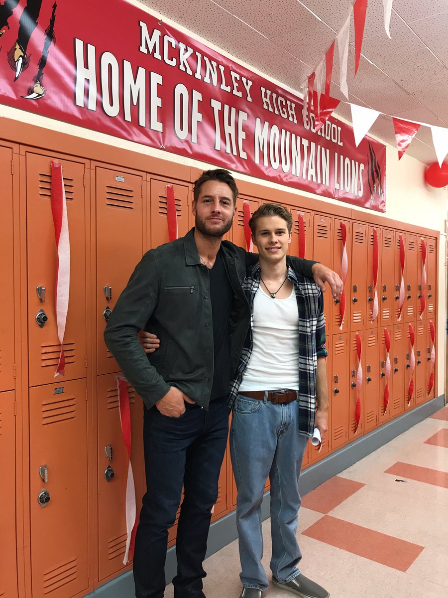 SterlingKBrown's tweet photo. A masterful performance by @justinhartley and @logan_shroyer!!! Bravo 👏🏿 👏🏿 #ThisIsUs https://t.co/3PMeJ3EYo8
