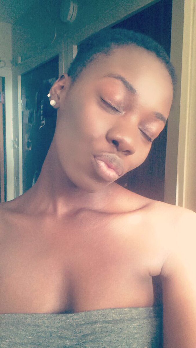 COFDG_Tee's tweet photo. Bald and beautiful 💜
#baldgirls
#baldlife
#darkskingirls
#melanin
#modelfollow
#aspiringmodel https://t.co/ZYmWKRqk5V
