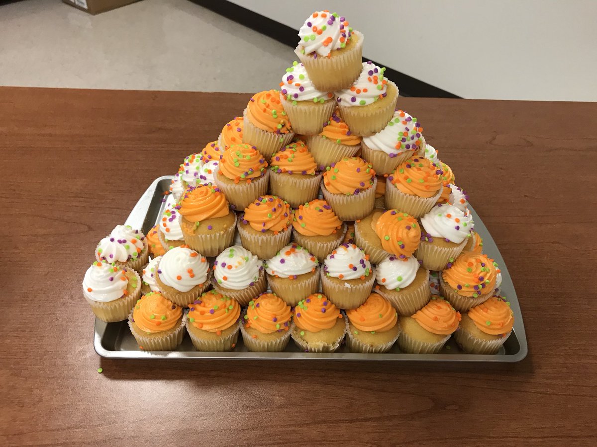 Fmu2020's tweet photo. Cupcake Design By Our Wonderful SGA Vice-President Janee Butler 😌 https://t.co/tHJcZ24lfU