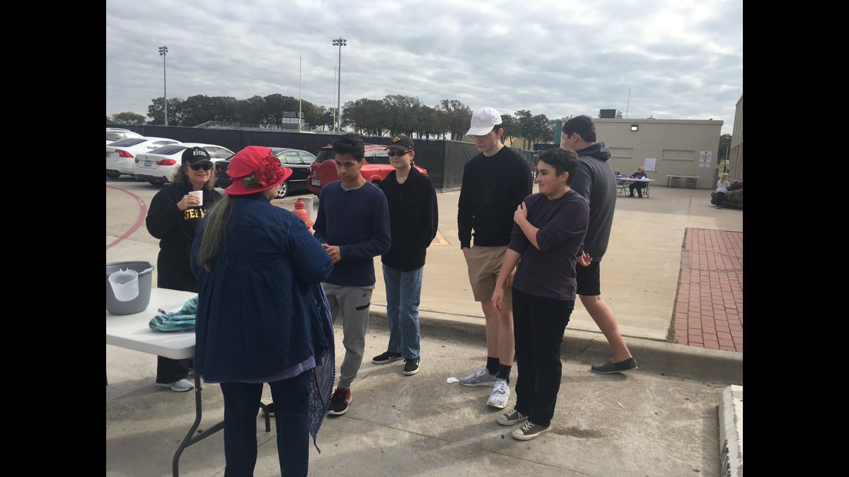 ghs_german's tweet photo. We had a blast representing our school at Sportfest! We participated in a root beer drinking contest, a scavenger hunt, and a 5k! #GHSUnity https://t.co/lmW2nCHtrp