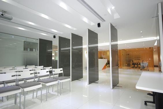fcs_interior's tweet photo. We design the perfect meeting room for presentations, interviews, client pitches or training for your company. Project: Alibaba by @fcsinterior #Alibaba #AlibabaHongKong #FCSInterior #InteriorDesign https://t.co/1n25rvKxbr