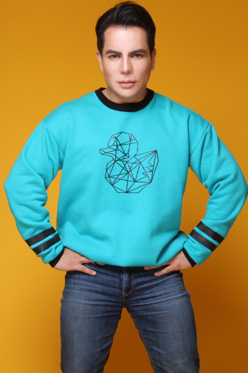 risopusmx's tweet photo. Cada cosa que se la aprendí de ti 🧡
#loveyourself by @risopus #risopus #ootd #duck #fashion
Model. @javierderma 
Pic. @PAVELANTON https://t.co/LPrAoqaBJA
