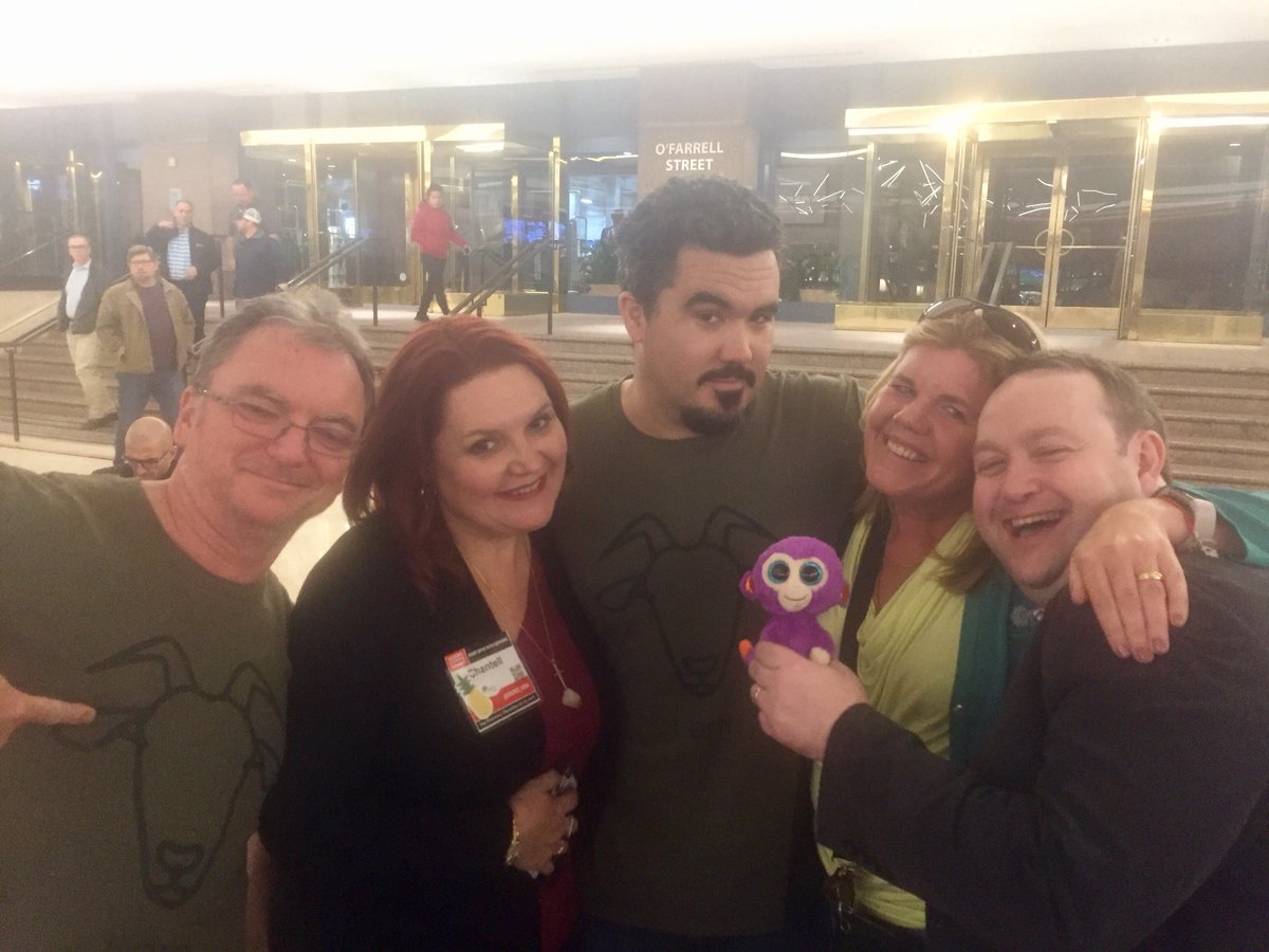 HandmaidsUp's tweet photo. #monkeyfriends #does17 ๐ https://t.co/YWvKe9QhKI