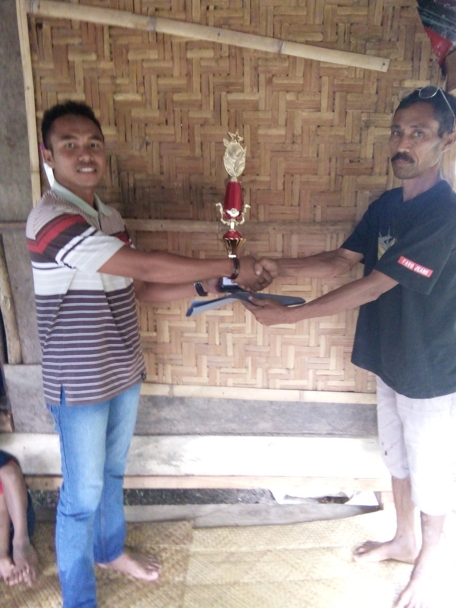 sepry_b's tweet photo. Pertmuan Rutin Bulanan di POKDAKAN MATAWAI AMAHU ds. Matawai Amahu dan Pembrian Piala Kejuaraan lomba Penilaian Kelmpk Pembudidya ikan air tawar di SKPT Kab. Sumba Timur #AksiPPB @dpp_ipkani @fisheris_ @puslatluhkp @ukifrits @PPBPUSLATLUHKP https://t.co/hqUpSGeJqg