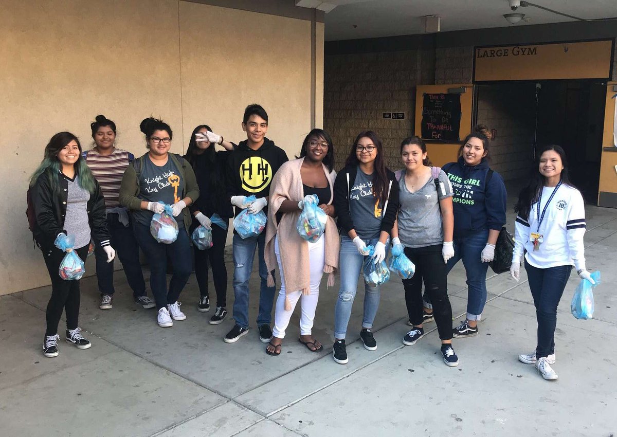 KhsKeyCIub1's tweet photo. Key Clubbers participating in a campus clean up today ! 🔑💛
#keyclub https://t.co/TzkS0NcWba