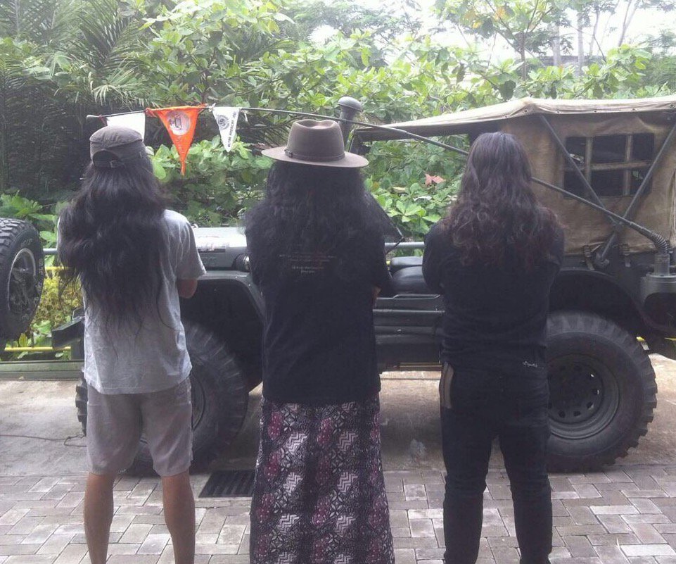 sudjiwotedjo's tweet photo. Tukang cukur di Negeri #Jancukers pada nganggur semua, lantas mereka beralih kerja di sektor IT. Itu rahasianya knp teknologi kami maju pesat. Pada Gondronglah!!! https://t.co/skavKhSY1H