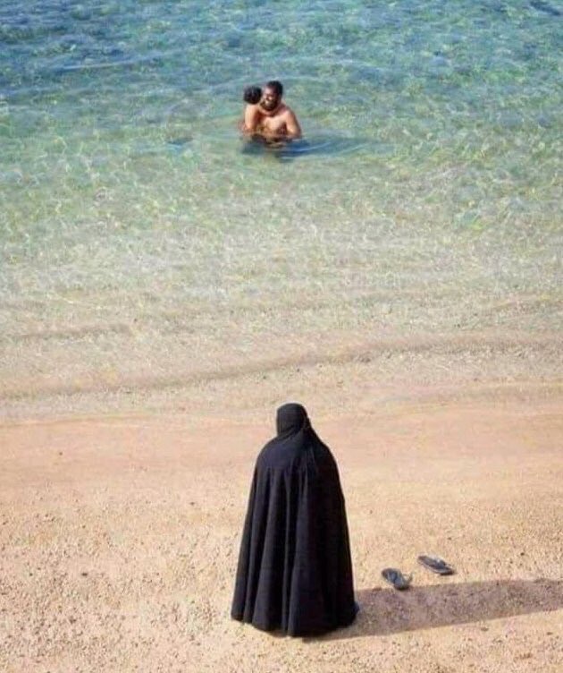 teeinthehouse10's tweet photo. Look how liberated she is! I bet standing there is that black bedsheet in full sun on the beach is her choice and she enjoys her freedoms! #bullshit #fuckoffwithit #muslim #muslimslave #woman #NoToIslam https://t.co/YpJSCnGDgG