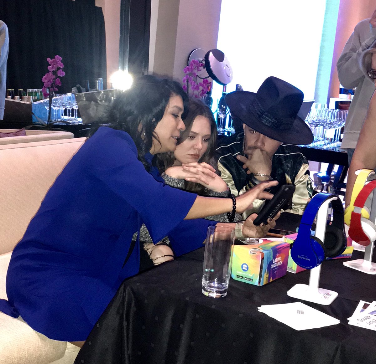 .@laurarmarquez_ taking <a href="/jesseyjoy/">Jesse & Joy Oficial</a> through <a href="/googlearts/">Google Arts&Culture</a> #LatinoCulturesInUS platform. #CulturaConGoogle