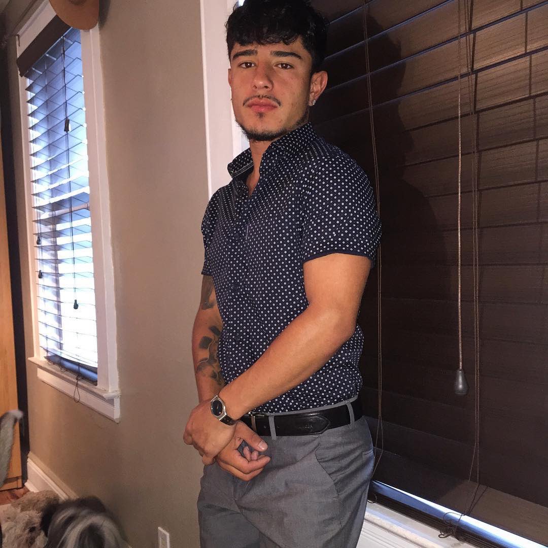 YABOYOSCAR__'s tweet photo. Get a man who can pull off both https://t.co/TgdWjxisWC