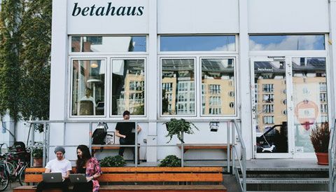 HOWbrand's tweet image. 11 Creative Agencies &amp;amp; Attractions in #Berlin, City of Design
buff.ly/2iVeTDh