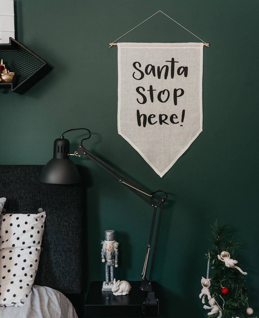 ColleenPastoor's tweet photo. I know I shared a photo of our living room from #leonshelloholiday magazine yesterday... but it's SO cool to see n… https://t.co/MOxPBDpd5p https://t.co/McTpk2goH3