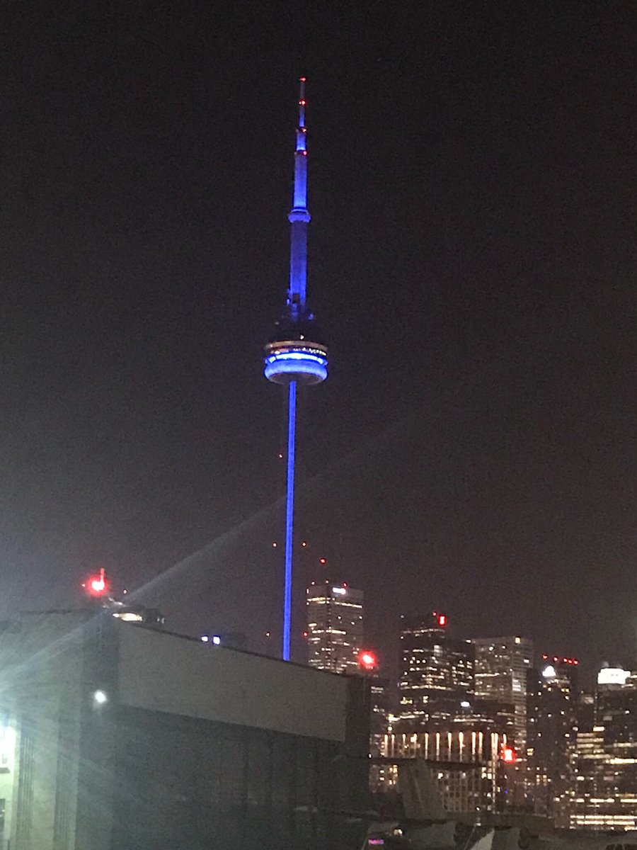 ItsTorono's tweet photo. National diabetes awareness day. Thank you @TourCNTower #NationalDiabetesAwareness #AwarenessDay #CnTower #BBTCA #Toronto https://t.co/BOFPnrqMno