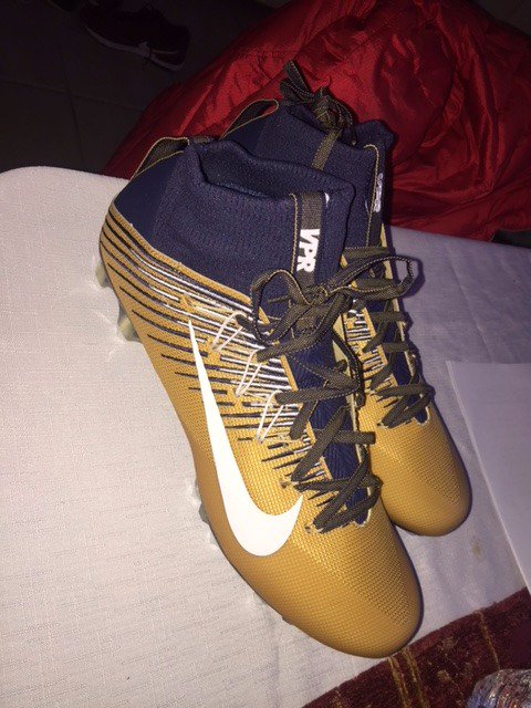 CharlesDelval10's tweet photo. I finally got my Nike Football Untouchable Pros in the mail. These are so LIT. Thanks so much @usnikefootball . I bought these in advance for the 2018 season. Ready to beast on the FB field.  #justdoit #WhoYouWith #nikefootball https://t.co/H5gsTr1JPq
