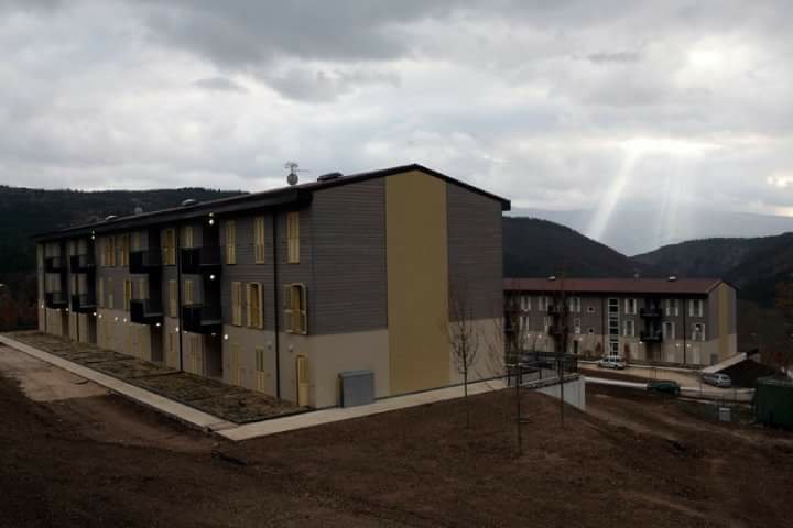 givegiugio's tweet photo. @berlusconi #Villaggi_accoglienza-provvisoria con struttura familiare e #M_A_P #Moduli_Abitativi_Provvisori <==
Prossimi ai teatri:
- di #mancati_imbarchi
- di #mancate_traversate (nel deserto e nei paesi con ferri spinati e mura)
- di #Peace_performing-#Peacekeeping https://t.co/Kk3lQ4IdB2