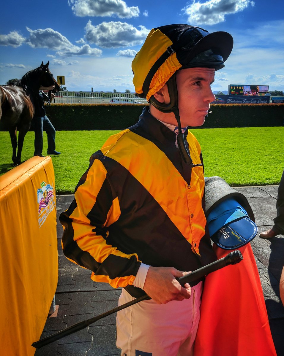 hawkesburyrc's tweet photo. Tim Clark came down the outside on #InvincibleQuest for Brett Partelle and Vieira Racing, top win in the @livamol Dash! https://t.co/iJVlpgimHZ