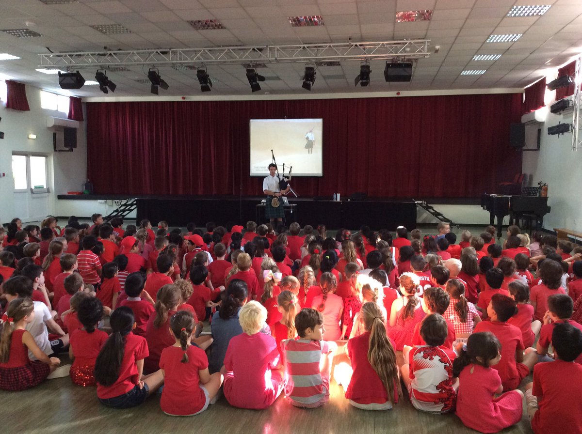 DESSyear5's tweet photo. Jaguars enjoying the bagpipes! @DESSHouseSystem #DESS_Houseday #thefirstpiper https://t.co/RqvgErYt0F
