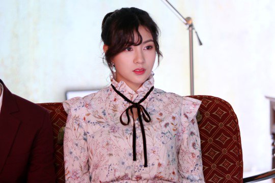 개별 활동으로 바쁜 나날을 보내고 있는 #에이핑크 ! 막내 하영이가 소속사 후배 그룹 #빅톤 의 신곡 뮤직비디오 여주인공으로 활약했습니다 ㅠㅠ 하영이의 예쁨을 기억해 ★ #Apink #오하영 #잊으려고해도잊을수없는예쁨♥
naver.me/5KriRSgq