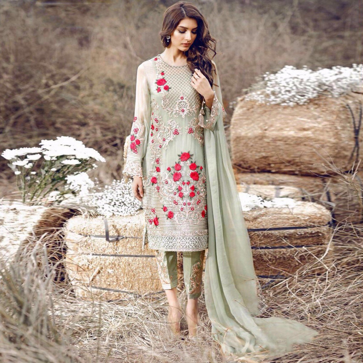 peachmode1's tweet photo. Update your ethnic collection adding this green pant style suit. This latest designed suit features beautiful floral design embroidery on kameez, with santoon lining.

Click here to know the price - https://t.co/X8BjAFE6da https://t.co/Ebvuq4KjvB