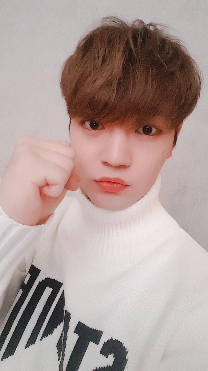 UP10TION's tweet photo. [#비토] #샤오 와 함께 내일 #수능 시험 보는 수험생 여러분 파이팅입니다🐸

#업텐션 #UP10TION #BITTO
#수능파이팅 #힘내요!!! https://t.co/BVV5FhQlfv