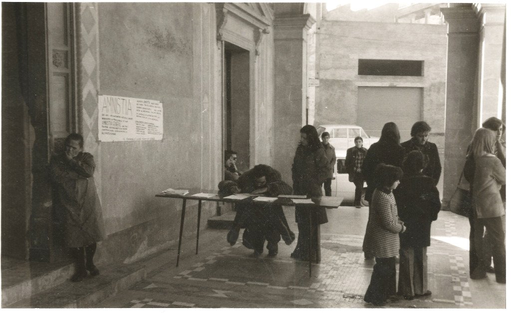 CarlesQuerol's tweet photo. Octubre de 1977: l’amnistia https://t.co/pJJhxfng71 https://t.co/r2wUG12agm