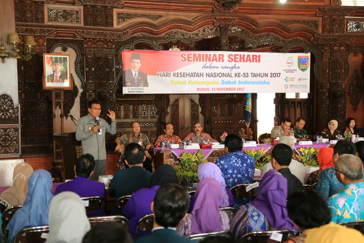 DiskominfoKudus's tweet photo. Seminar sehari dalam rangka Hari Kesehatan Nasional ke 53. Gerakan Masyarakat Sehat mendapat dukungan dari Pemkab Kudus salah satunya dengan memberikan anggaran kesehatan sebesar 14,72% dari APBD 2017, diantaranya adalah pelayanan kesehatan gratis dan JKD yang terintegrasi dg JKN https://t.co/p3gyW08qru