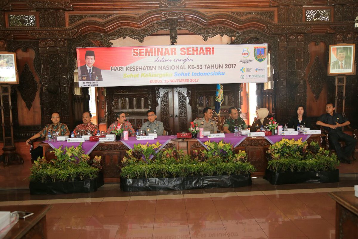 DiskominfoKudus's tweet photo. Seminar sehari dalam rangka Hari Kesehatan Nasional ke 53. Gerakan Masyarakat Sehat mendapat dukungan dari Pemkab Kudus salah satunya dengan memberikan anggaran kesehatan sebesar 14,72% dari APBD 2017, diantaranya adalah pelayanan kesehatan gratis dan JKD yang terintegrasi dg JKN https://t.co/p3gyW08qru