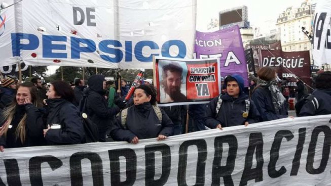 PTSPrensa's tweet photo. Este jueves 7 am: @Pepsico_Enlucha junto a agrupaciones clasistas se manifestarán contra la reforma laboral   https://t.co/bmoICn1cGJ vía @izquierdadiario https://t.co/oWeejh8ETR