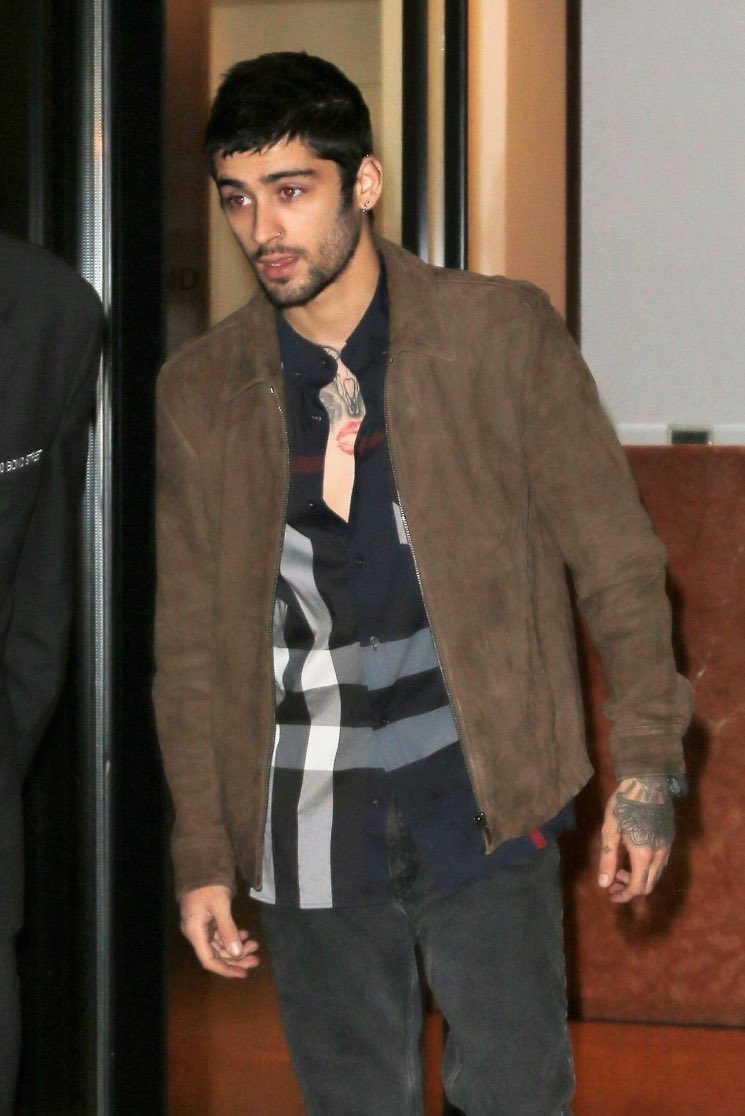 ZAYNSPOfficial's tweet photo. 📸 | Zayn saliendo de su apartamento en Nueva York recientemente. https://t.co/2EzoxRJ691