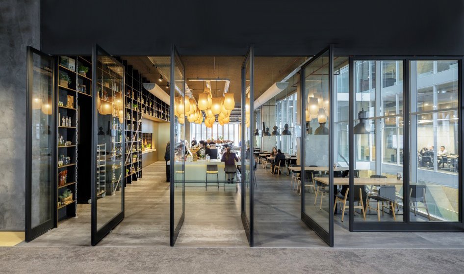fritsjurgens's tweet photo. Amazing steel FritsJurgens pivoting wall. #pivotdoor #steeldoor #pivotingwall #fritsjurgens https://t.co/qDKOYtMNoC