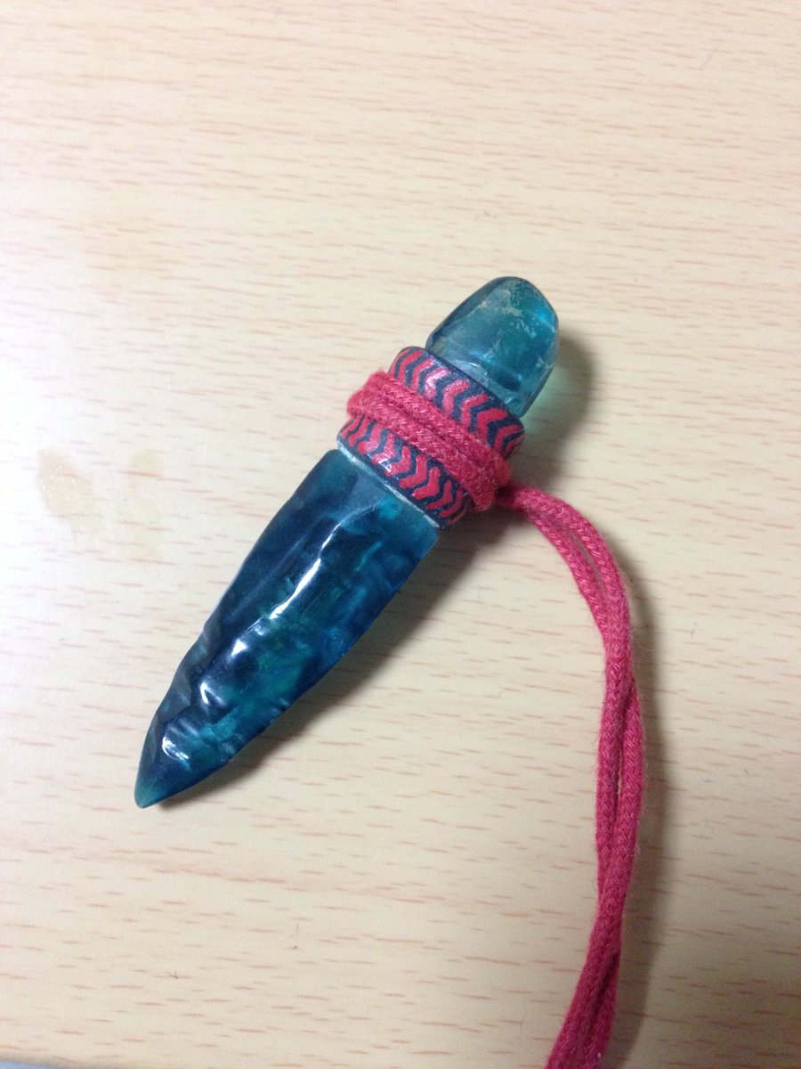 ジョー カルビ もののけ姫に出て来る黒曜石の小刀です アシタカがカヤから貰った物をサンにあげちゃうのを見て なんでやねん とツッコミを入れた一人です 笑 これも透明樹脂からの削り出し 石っぽさを出すのを苦労したのを憶えてる ジョー カルビ もののけ姫に出て来る黒曜石の小刀です アシタカがカヤから貰った物をサンにあげちゃうのを見て なんでやねん とツッコミを入れた一人です 笑 これも透明樹脂からの削り出し 石っぽさを出すのを苦労したのを憶えてる