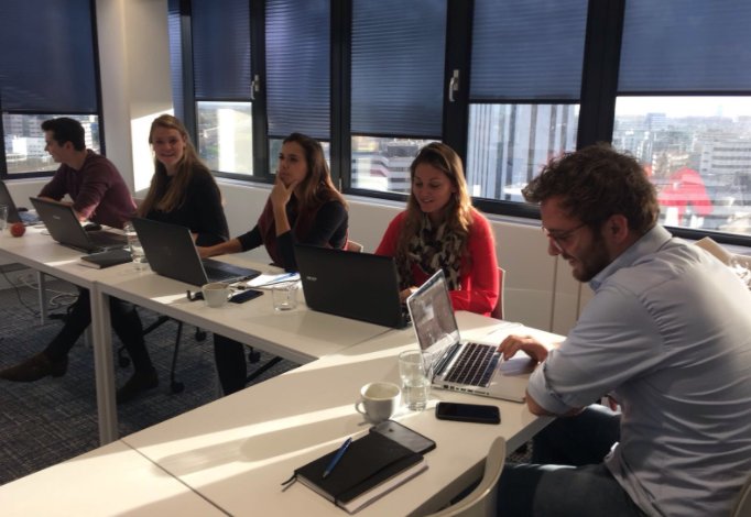 Hoe werk jij aan jouw #talentontwikkeling? 

Onze #recruiters hebben weer een top #sourcing #workshop ontvangen van <a href="/TrainerSourcing/">GJ</a> van Gertjan van Swieten. Hoe brengen wij deze skills nu in de praktijk? Je leest het hier: rvdb.nl/over-rvdb/alia…