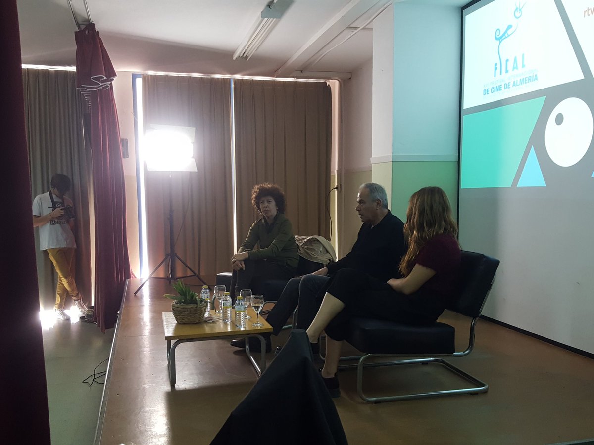 FilmAV_'s tweet photo. El cineasta Francisco Rodríguez ha comenzado su conferencia con una gran multitud de asistentes #FICAL #Cine https://t.co/pnNd9NxY2Z