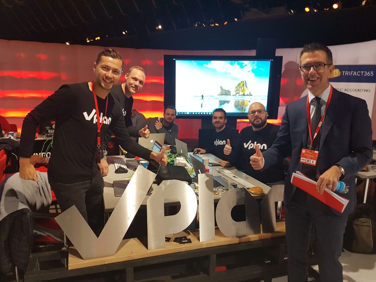 app_vplan's tweet photo. Hacking with Phill Robinson, CEO of Exact! #ExactLive #ExactHackaton https://t.co/wgHASSBLl6