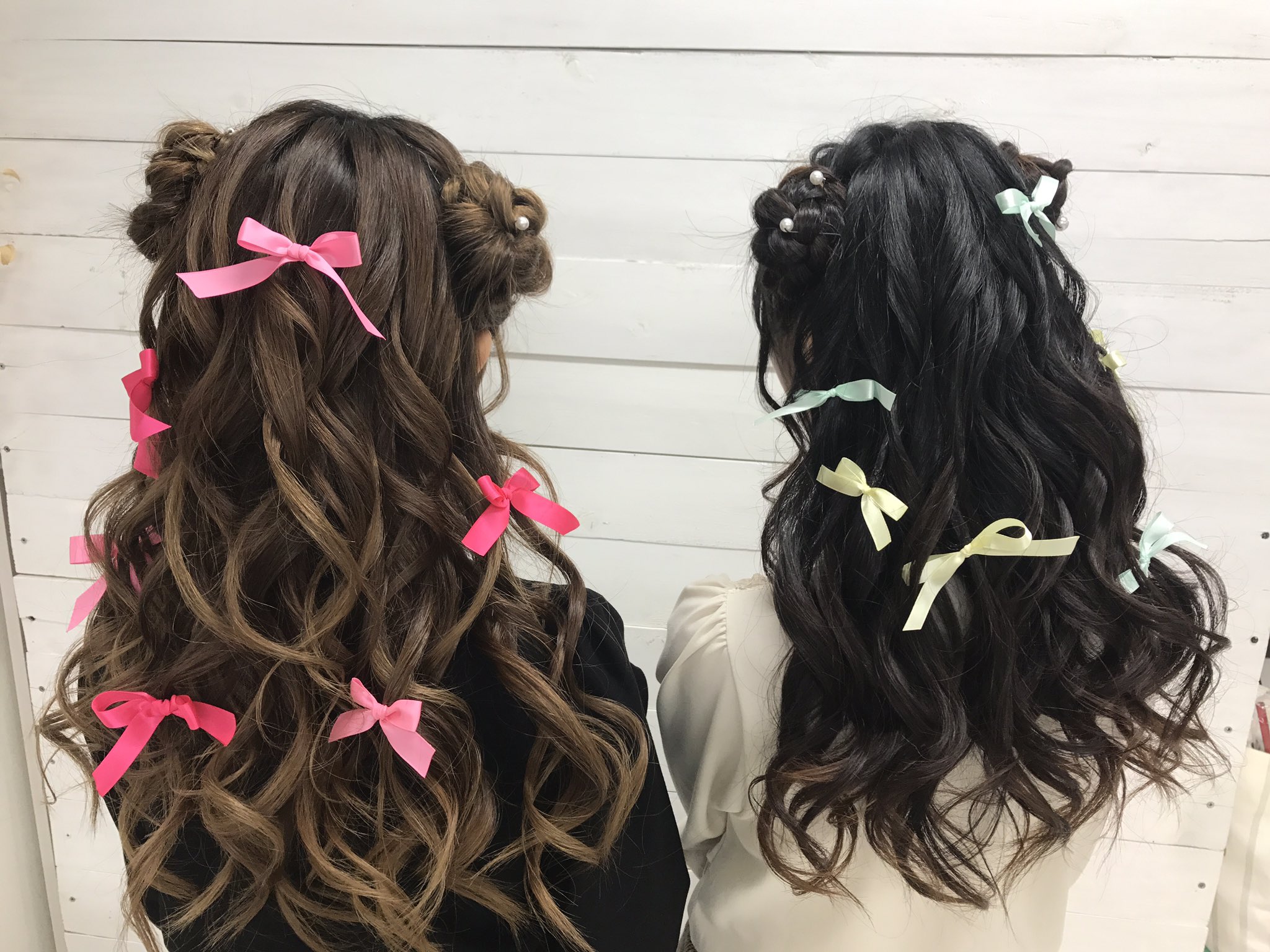 ヘアセットサロン 栄 錦 グランディール リボンがいっぱいのおだんごダウンスタイル 巻いた髪にリボンをたくさんつけてとってもかわいい コンサートヘアセット ご予約はお早めにっ 052 962 5508 名古屋ヘアセット セットサロン名古屋 担当