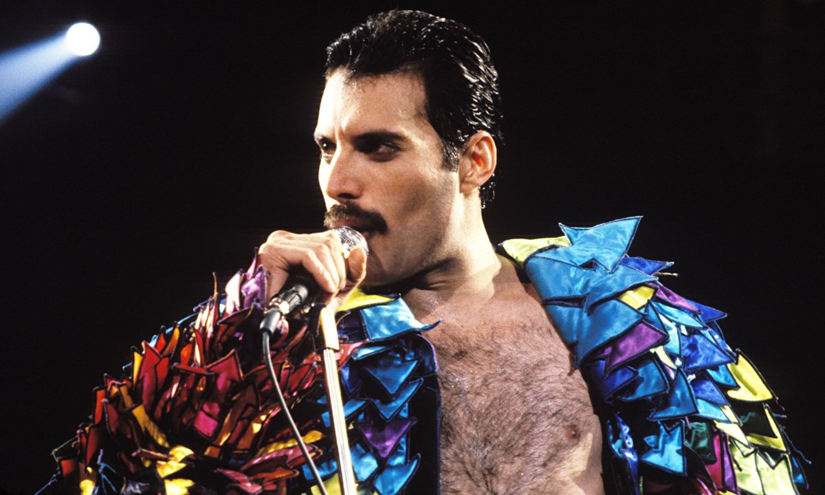 .@TwitterMusic What could #FreddieMercury do with his throat that even Luciano Pavarotti could not?buff.ly/2yDlGrM