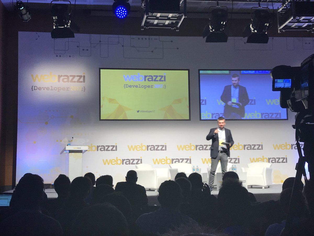 fundalina's tweet photo. “Webrazzi #Developer2017” için birlikteyiz. Salon tıklım tıklım 🤓 Başlıklar “Web ve mobil platformlarda yazılım, yazılım metodolojileri, programlama dilleri ve kütüphaneler, bulut çözümleri ve yazılım testi...” https://t.co/d5VZWdCwph