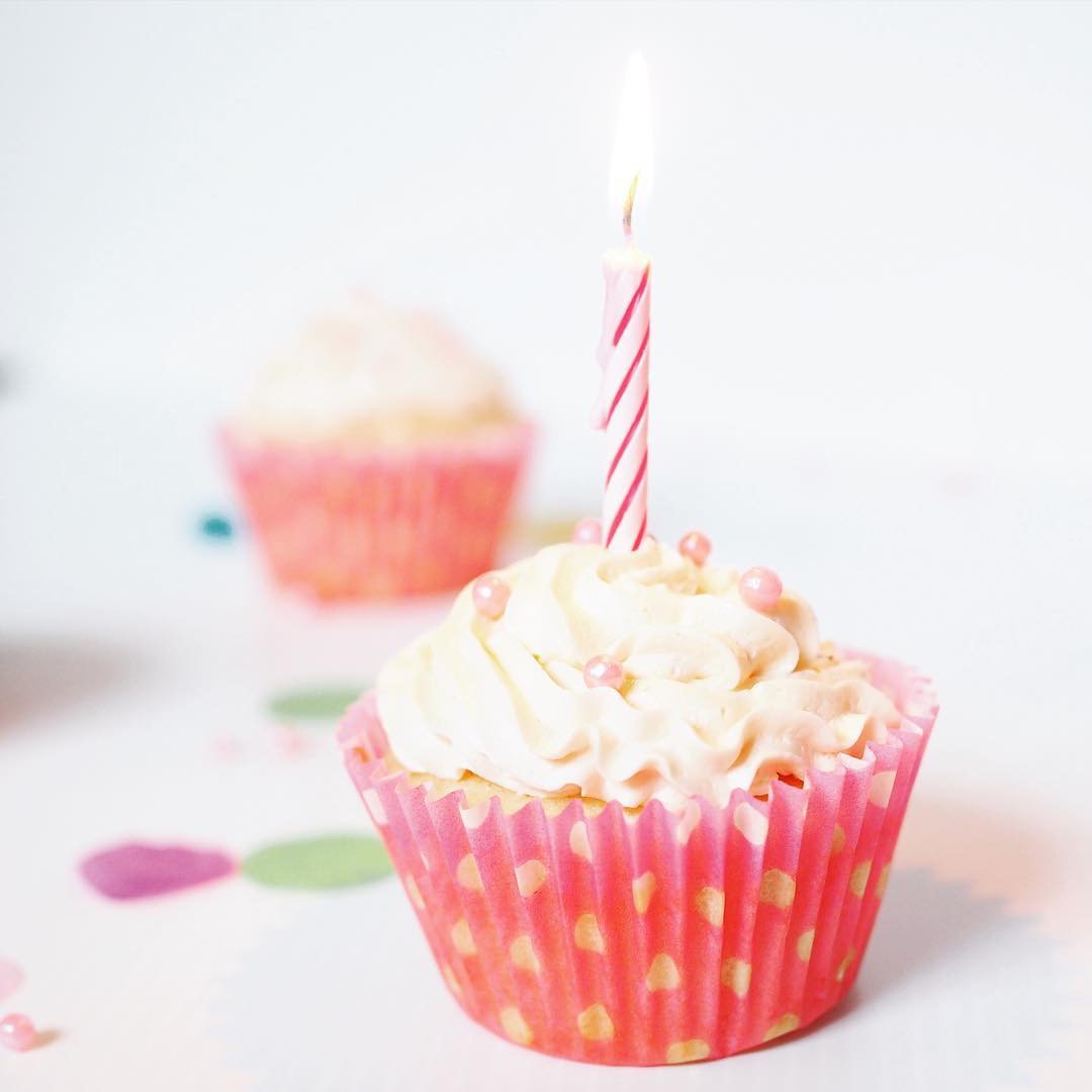 MacabellaSpread's tweet photo. #Yum #moscato #cupcakes topped with Moscato #buttercream and filled with #Macabella! Count us in! https://t.co/aZ4shXV3c2