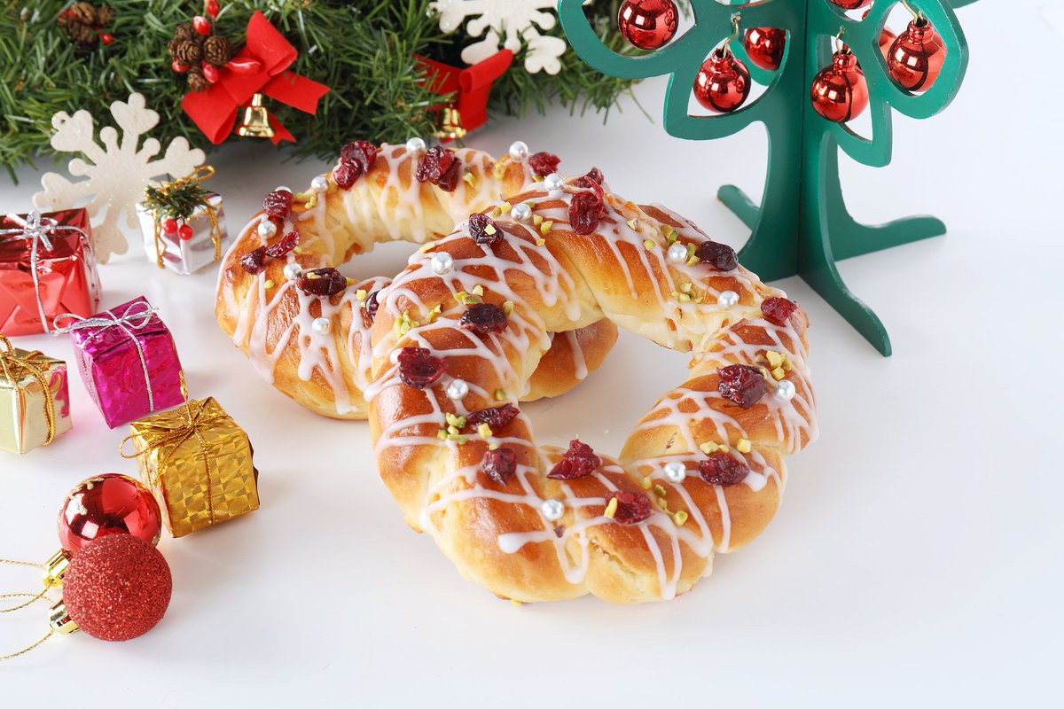 公式 ホテルエミシア札幌 1f ベーカリーショップ ノースクレスト 11 12月限定 リースパン 3円 クリスマス シーズンにぴったりのリースパン ナッツとドライフルーツで彩りよく仕上げました Xmas Christmas Bread リース 札幌パン屋 札幌 パン
