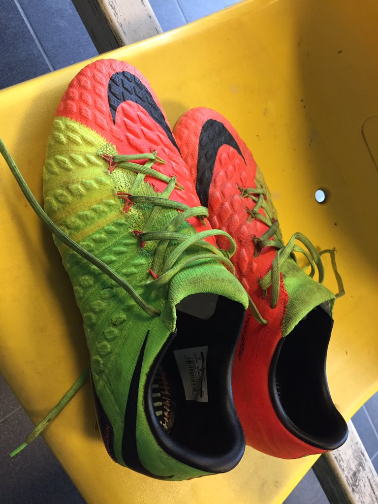 AwaydaysNL's tweet image. Winactie dag 4!

Retweet deze tweet, volg ons op Twitter en maak kans op de voetbalschoenen (maat 42,5) van NAC Breda-speler Fabian Sporkslede.

Vanavond bekendmaking winnaar!