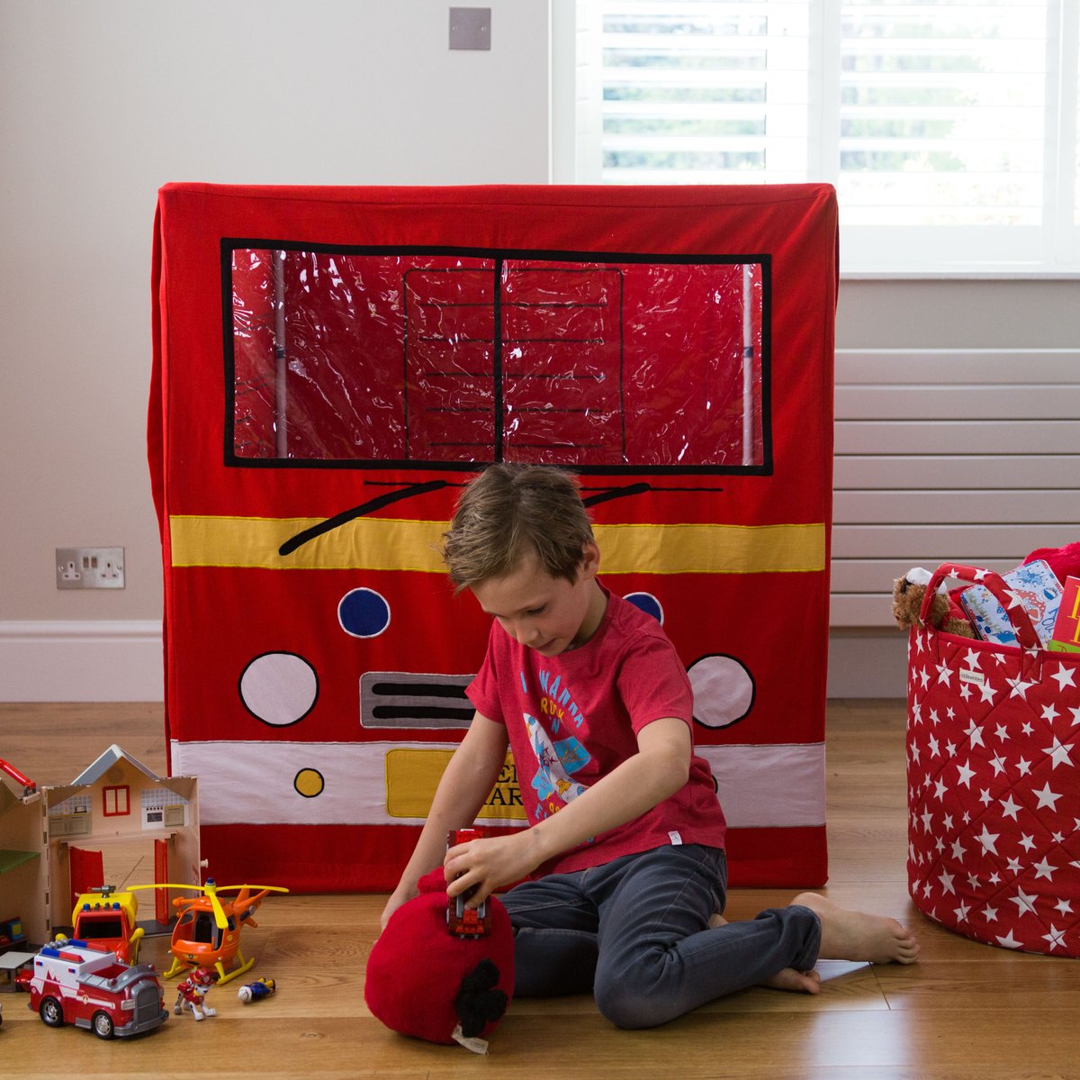 Thank-you to <a href="/KeepUpJonesFami/">KeepUpJonesFamily</a> for the lovely review of our Fire Engine Playhouse ow.ly/n5w030gvOYC Glad it exceeded expectations and you loved it!  Sign up to our newsletter for 15% off your first purchase. ow.ly/JP1Q30gvP1C #Christmas #personalisedgifts #imagination