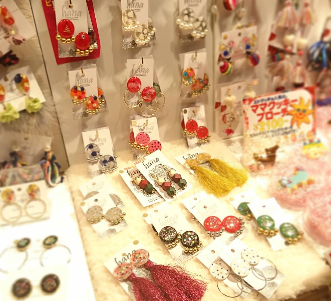 hand00made's tweet photo. #クリスマスマーケット 場所説明🎄
18番💚29番💚にて #エドマッチョ 出店
19時より店頭にいます!
是非お立ち寄りください(^^)/
#福岡 #天神 #博多 #糸島 #クリスマスマーケット #クリスマス #博多駅 #エドマッチョ #Edomacho #ハンドメイドアクセサリー #クリスマスプレゼント #プレゼント https://t.co/S4ieRjmnka