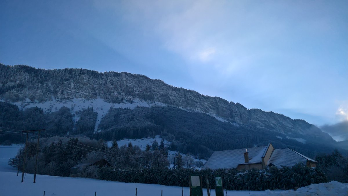 patt380's tweet photo. Bonjour du matin enneigé #vercors col de Romeyère #Rencurel #Isere ❄⛄ https://t.co/UdEUJ716MA