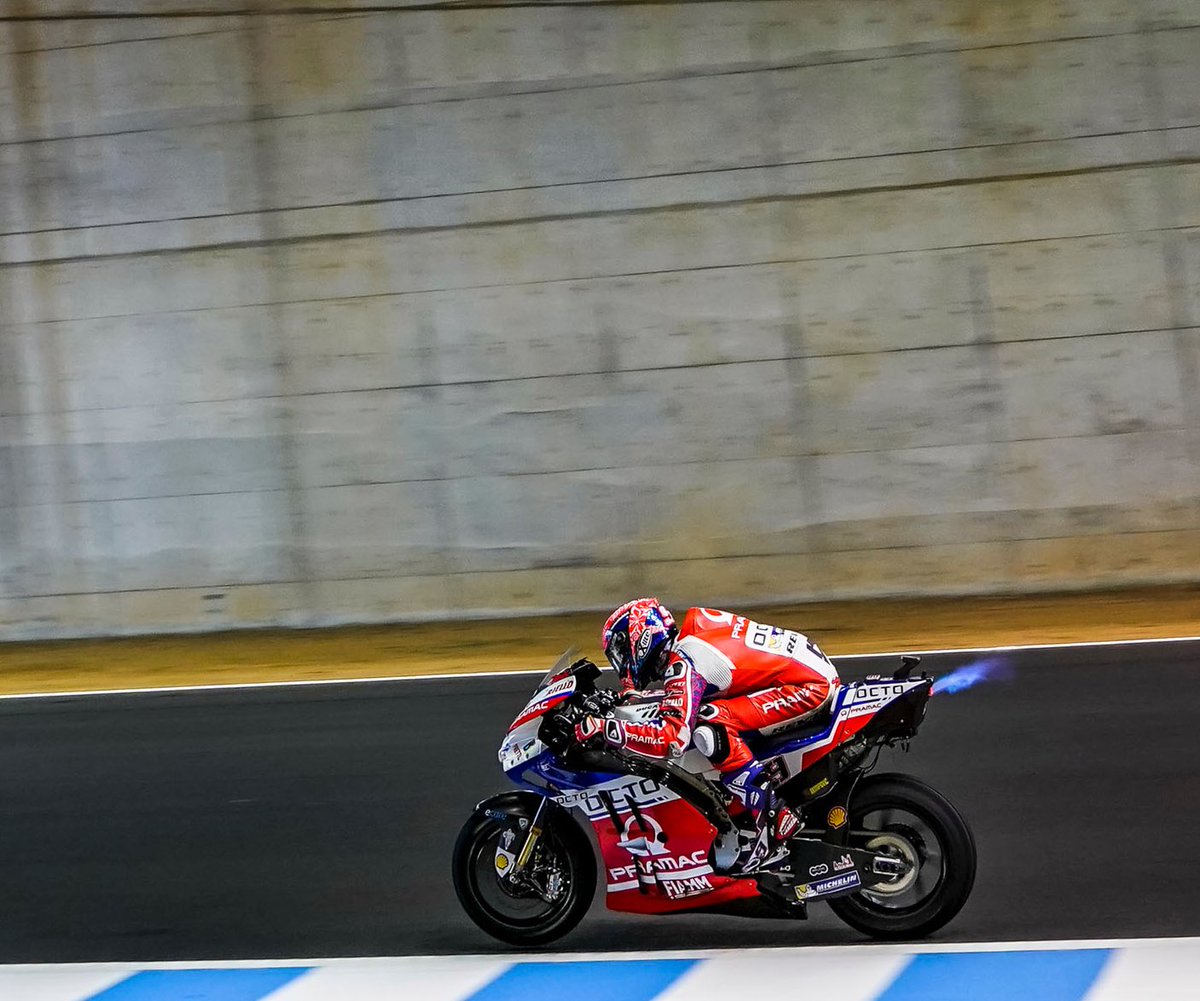 myAkrapovic's tweet photo. Octo @pramacracing's #Ducati Desmosedici GP and #Akrapovic make a really fiery combo! https://t.co/raVZLsF3xy