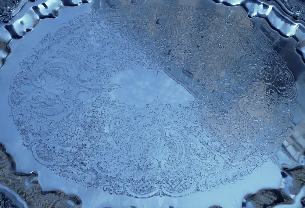 AntiqueFlaneur's tweet photo. Federal Silver Company silver on copper massive 29.5" x 20.5" tray in the Georgian style 1920-1961 https://t.co/dhDAhkHzy3 #silverplate #silverplatetray #20thcentury #georgianstyle https://t.co/N2DqmpneXM